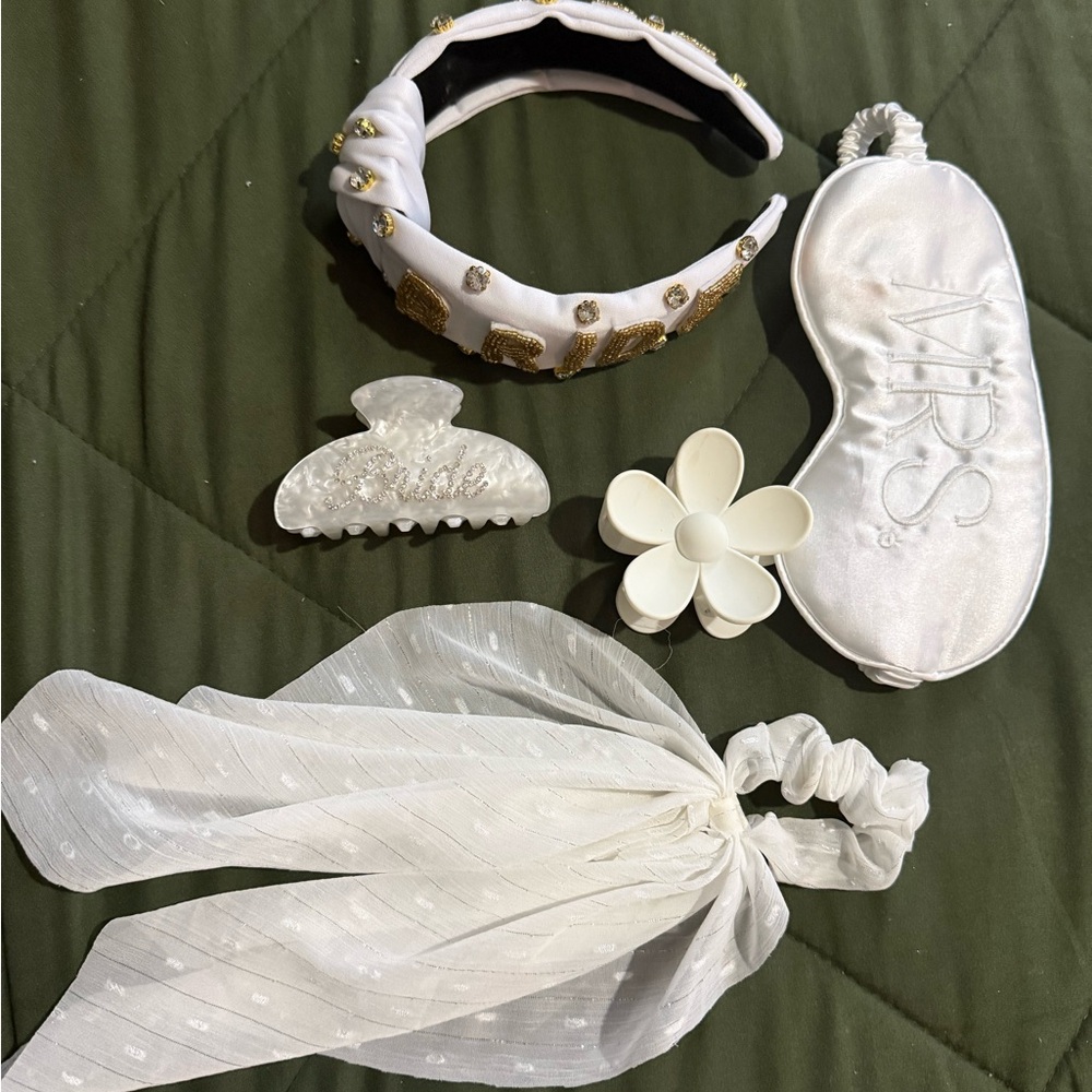Elegant White and Gold Women's Accessory Set